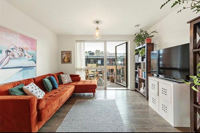 2 Bedroom Flat To Rent In Coldharbour Lane, London, SW9