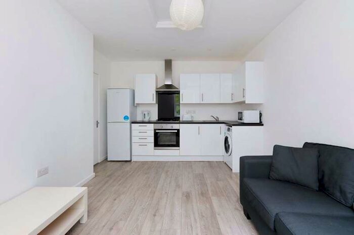 3 Bedroom Flat To Rent In Newmarket Terrace, Brighton, BN2