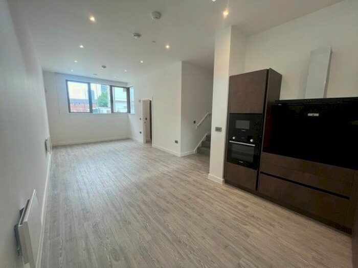 2 Bedroom Town House To Rent In Botanica, Chester Road, Manchester, M15