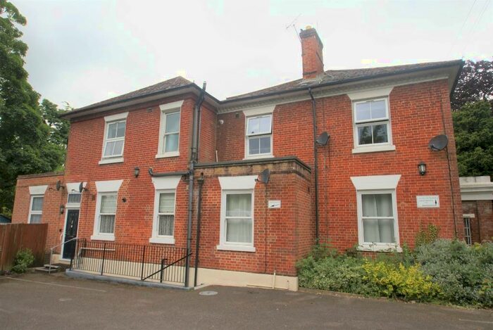 2 Bedroom Flat To Rent In Weyhill Road, Andover, SP10