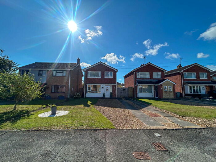 3 Bedroom Detached House For Sale In Bramley Road, Market Deeping, Peterborough, PE6
