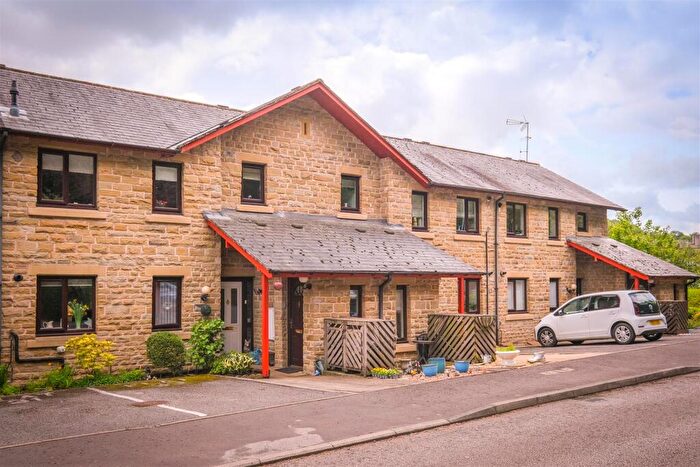 2 Bedroom Apartment For Sale In Fox Court, Greetland, Halifax, HX4