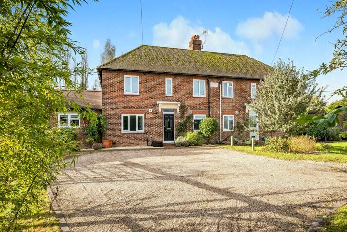 3 Bedroom Semi-Detached House For Sale In Canterbury Road, Faversham, ME13