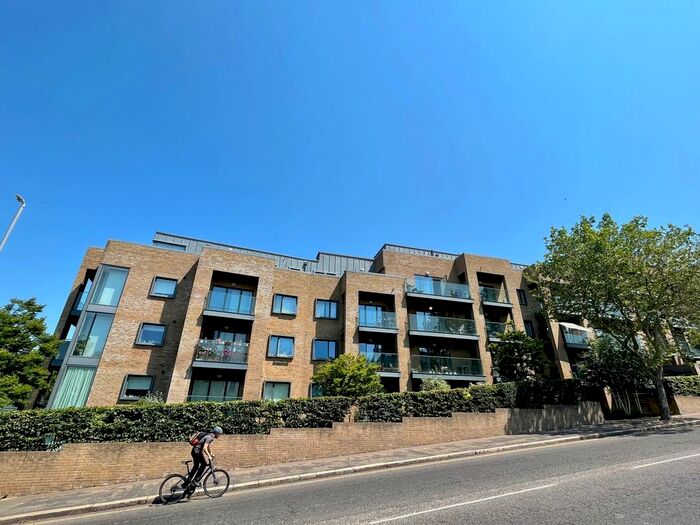 1 Bedroom Flat To Rent In Hove Park Gardens, Hove, BN3