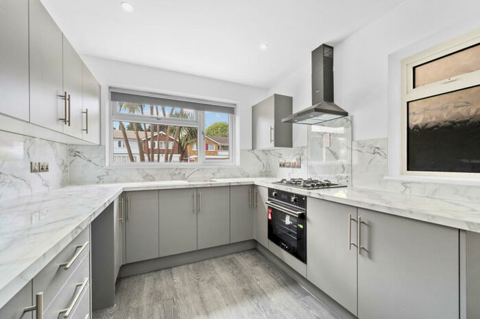 4 Bedroom Detached House To Rent In Mandeville Drive, Surbiton, KT6