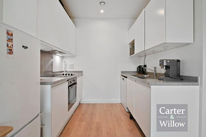 1 Bedroom Flat For Sale In Harbard Close, Barking, IG11