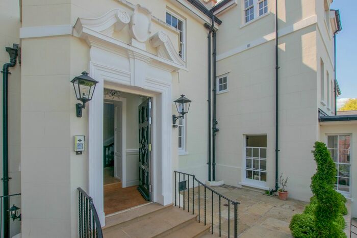 2 Bedroom Flat To Rent In Kingsmoor House, Essex, CM19