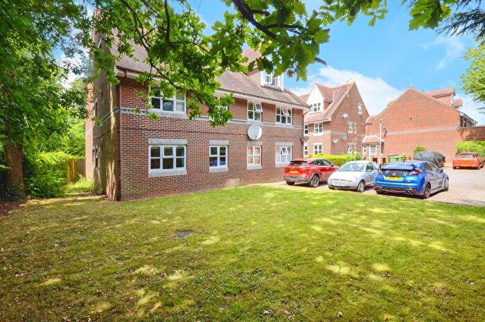 2 Bedroom Apartment For Sale In The Brambles, St. Albans, AL1