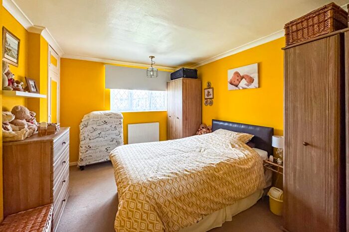 1 Bedroom Flat For Sale In Hornby Avenue, Westcliff-on-Sea, SS0