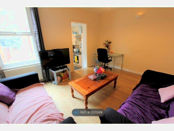4 Bedroom Terraced House To Rent In Highgrove Street, Reading, RG1