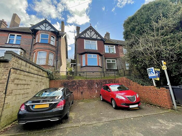 2 Bedroom Flat To Rent In Downs Road, Luton, LU1