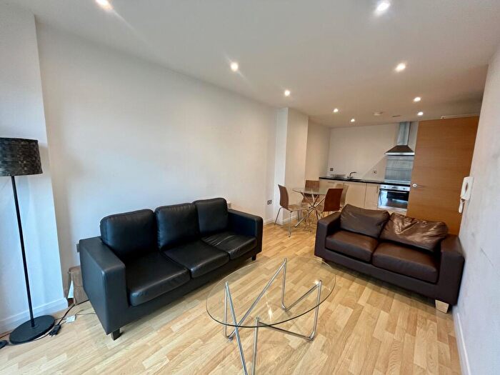 2 Bedroom Apartment To Rent In One Brewery Wharf City Centre, Leeds, LS10