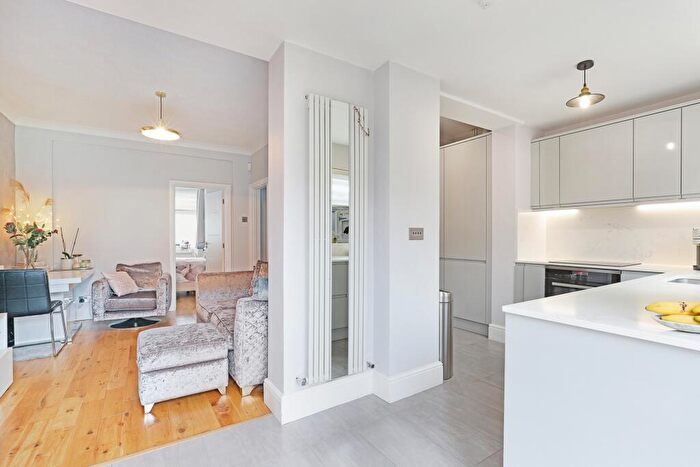 3 Bedroom End Of Terrace House For Sale In Clive Road, Enfield, EN1