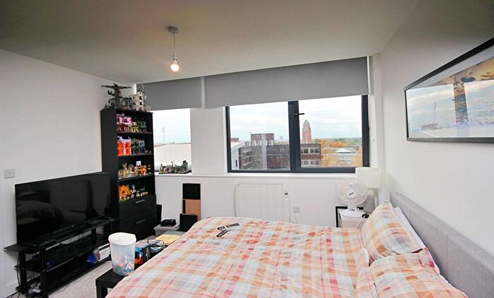 1 Bedroom Flat To Rent In Talbot Road, Manchester, M16