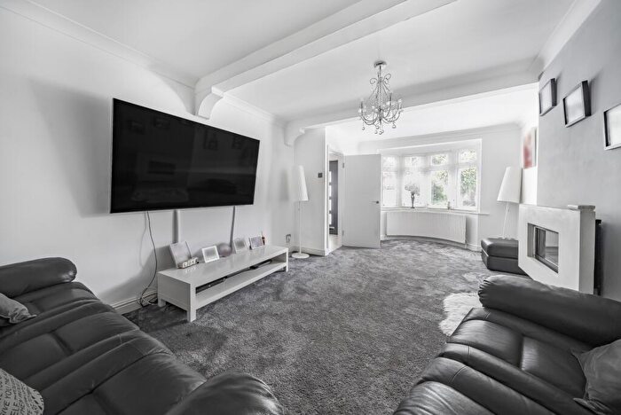 4 Bedroom Semi-Detached House To Rent In Layhams Road West Wickham, BR4