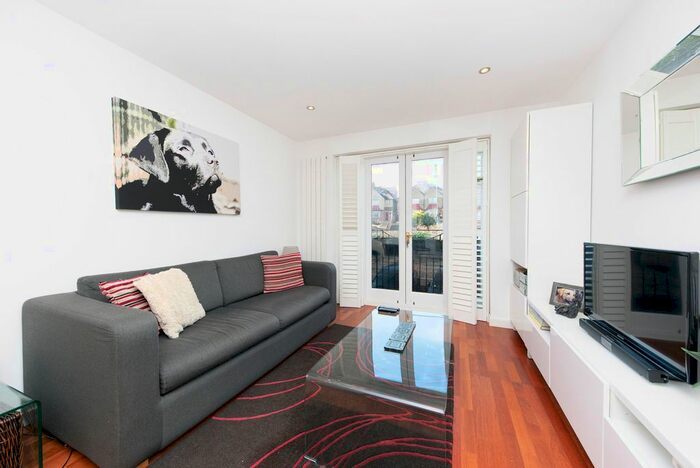 1 Bedroom Flat To Rent In Broomhill Road, London, SW18