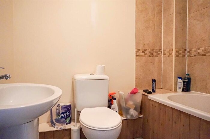 2 Bedroom Apartment To Rent In Otley Road, Leeds, LS6