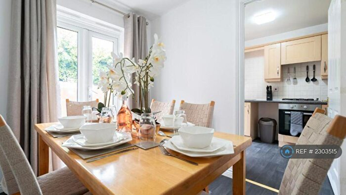 4 Bedroom Semi-Detached House To Rent In Scott Close, Stratford-Upon-Avon, CV37