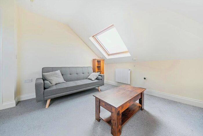 2 Bedroom Flat To Rent In Norwood High Street Upper Norwood, SE27