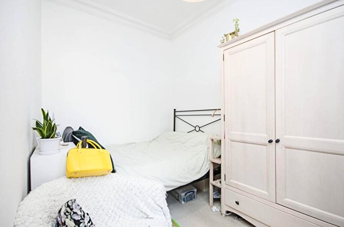 2 Bedroom Flat To Rent In Belgrave Gardens, St John's Wood, London, NW8