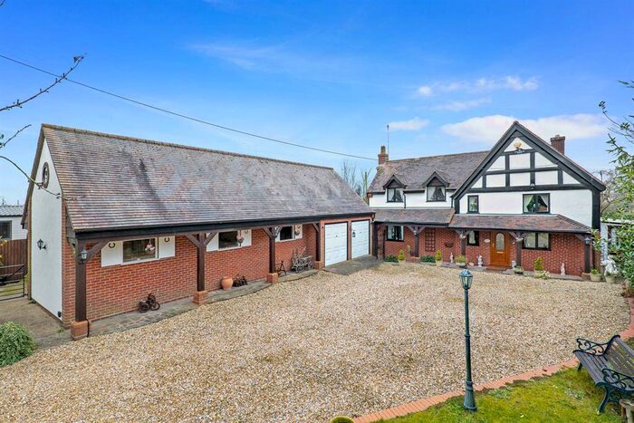 4 Bedroom Detached House For Sale In Astwood Lane, Astwood Bank, Redditch, B96