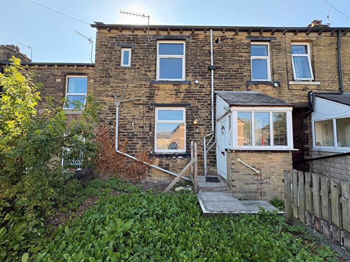 2 Bedroom End Of Terrace House For Sale In Haycliffe Road, Little Horton, Bradford, BD5