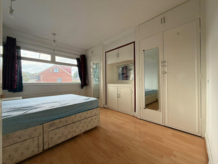 4 Bedroom Semi-Detached House To Rent In Weston Drive, Stanmore, Greater London, HA7
