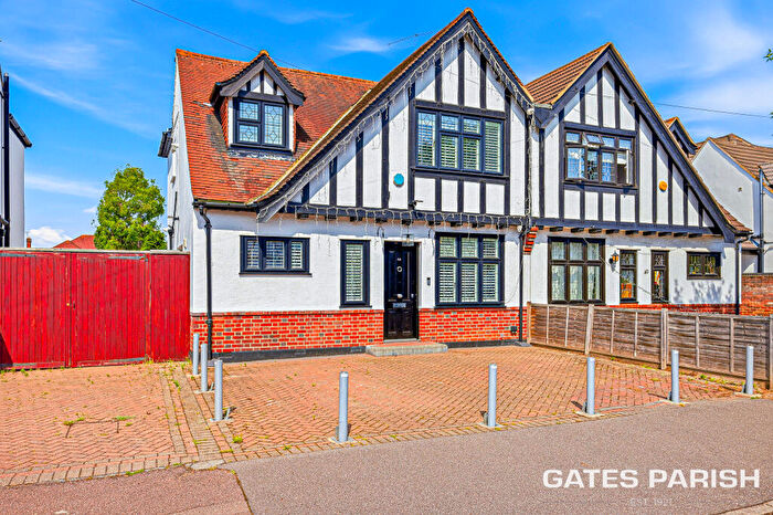 5 Bedroom Semi-Detached House For Sale In Meadow Way, Upminster, ***Potential Self Contained Annex Stpp***, RM14