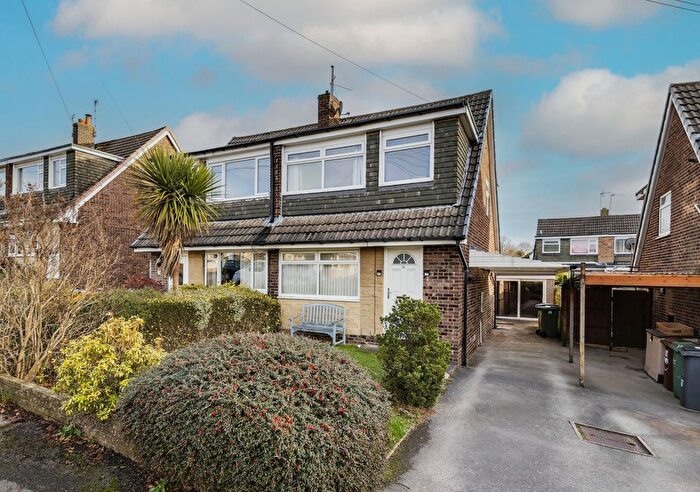 3 Bedroom Detached House For Sale In Briarlea Close, Yeadon, Leeds, West Yorkshire, LS19