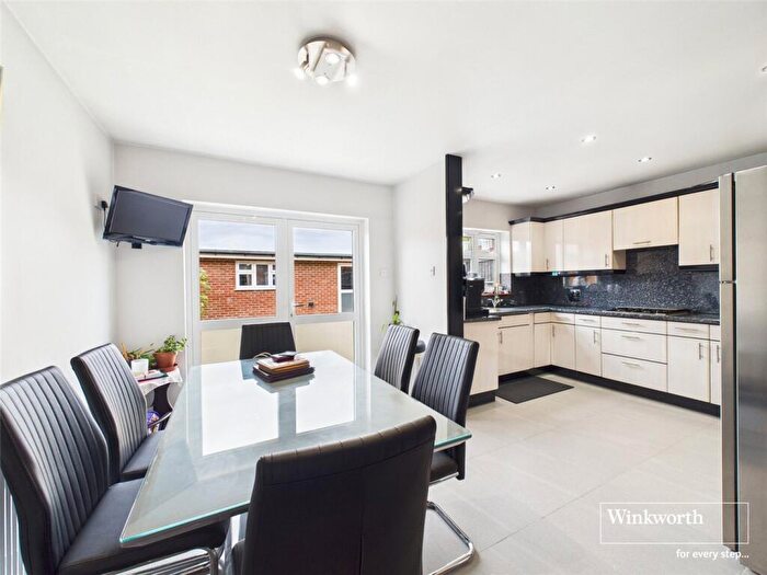 3 Bedroom Semi-Detached House For Sale In Girton Avenue, Kingsbury, London, NW9