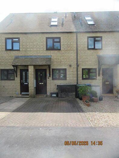 3 Bedroom Terraced House To Rent In Willow End, GL56
