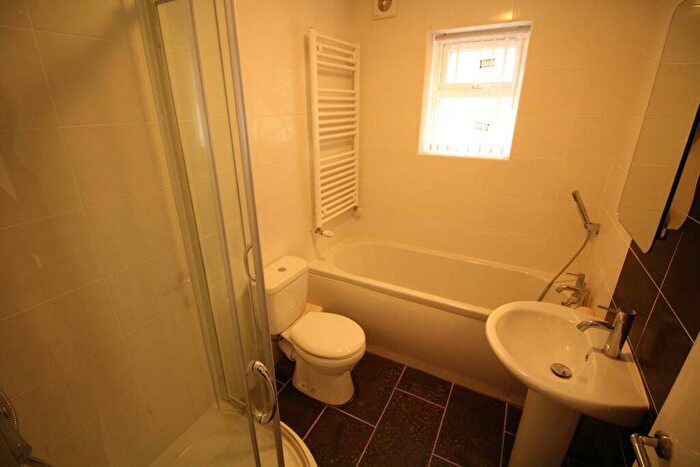 2 Bedroom Flat To Rent In Central Road, West Didsbury, M20