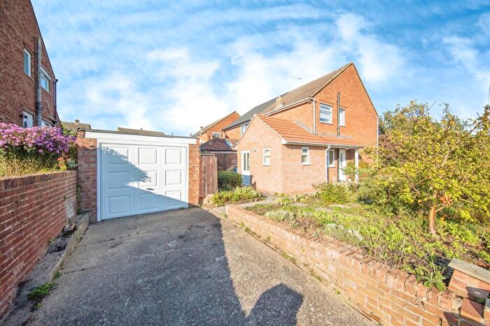 3 Bedroom Semi-Detached House For Sale In Whitworth Close, Ipswich, IP2