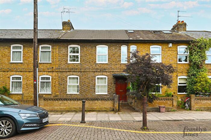 3 Bedroom House To Rent In Chapel House Street, London, E14
