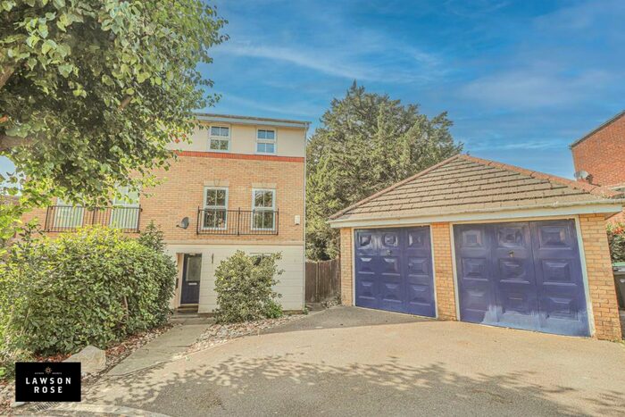 4 Bedroom Semi-Detached House To Rent In Copper Beech Drive, Portsmouth, PO6