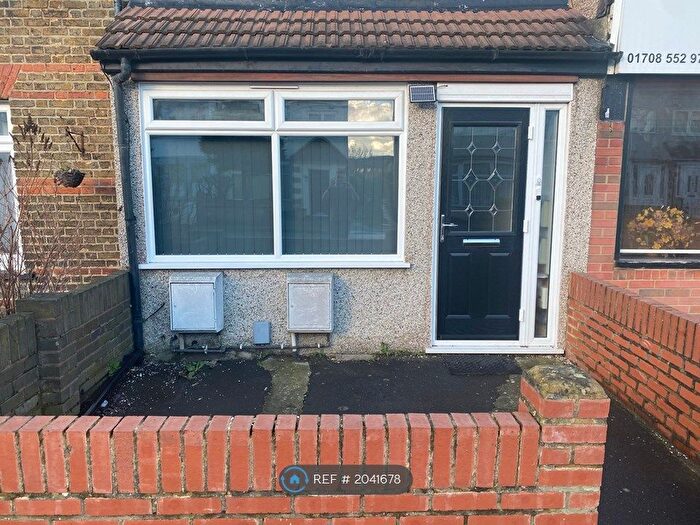 1 Bedroom Flat To Rent In Wennington Road, Rainham, RM13