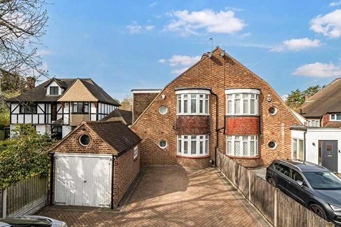 3 Bedroom Semi Detached House For Sale In Kidbrooke Park Road, London, SE3