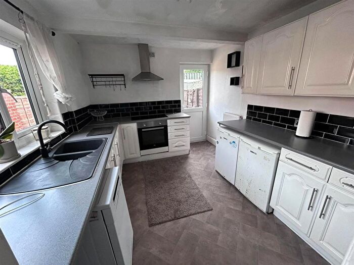 3 Bedroom End Terrace House To Rent In Phyllis Avenue, Grimsby, DN34