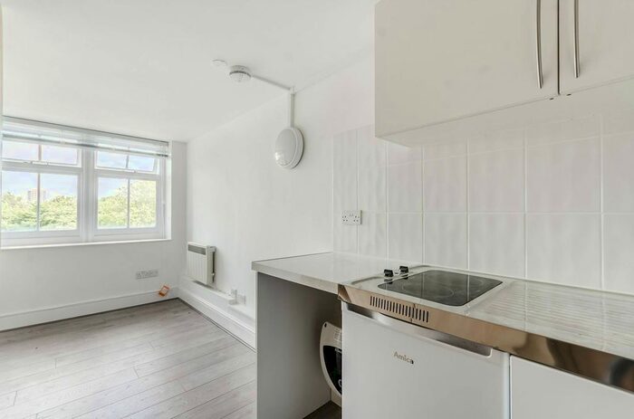 Studio To Rent In Este Road, Clapham Junction, London, SW11