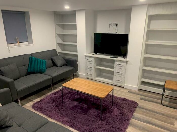 6 Bedroom Terraced House To Rent In St. Michaels Road, Leeds, LS6