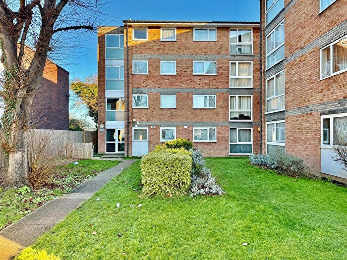 2 Bedroom Flat For Sale In September Court, Dormers Wells Lane, Southall, UB1