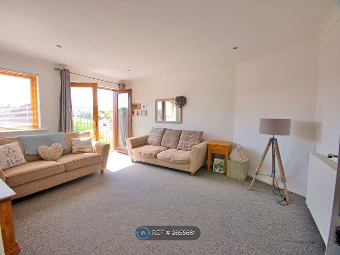 2 Bedroom Flat To Rent In Cathcart Road, Rutherglen, G73