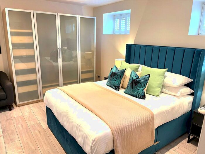 2 Bedroom Apartment To Rent In The Pantiles, Finchley Road, London, NW11