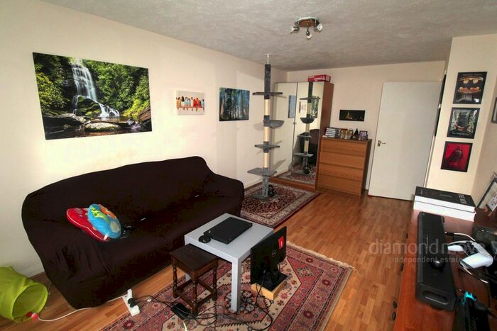 1 Bedroom Maisonette To Rent In Hanworth Road, Hounslow, TW3