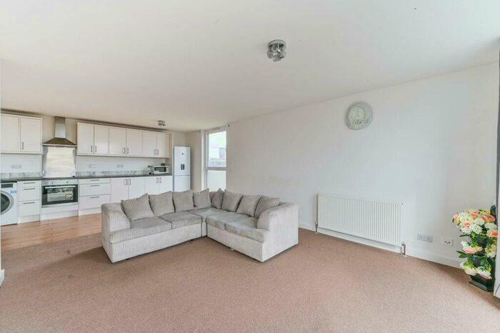 2 Bedroom Flat To Rent In Maybourne Grange, East Croydon, Croydon, CR0