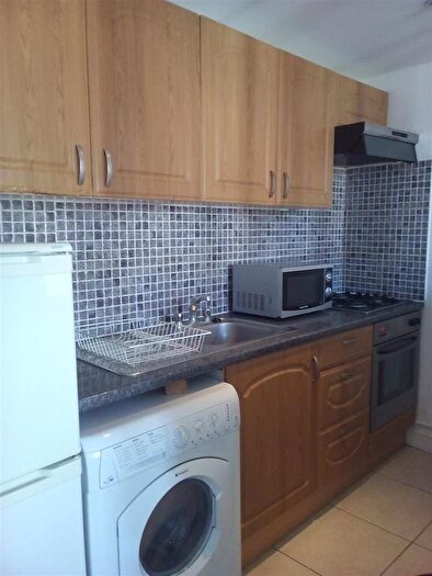 2 Bedroom Flat To Rent In Ladbroke Grove, Notting Hill, London, W10