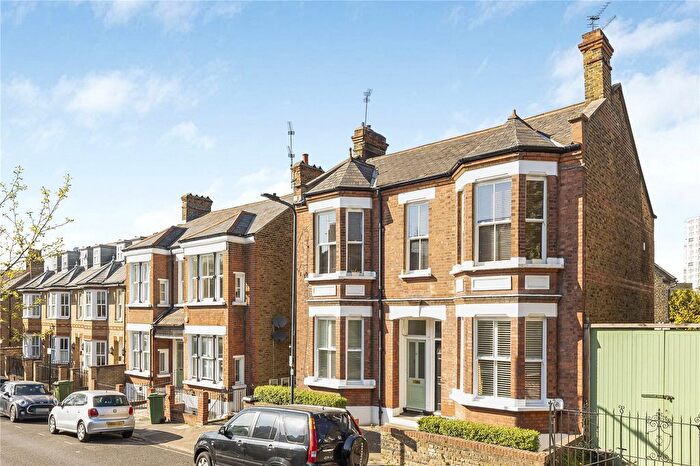 2 Bedroom Maisonette For Sale In Iveley Road, Clapham, London, SW4