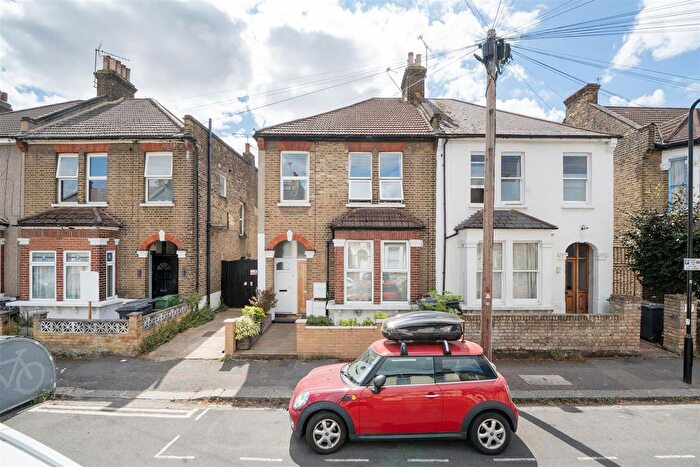 2 Bedroom Flat For Sale In Thornhill Road, Leyton, London, E10