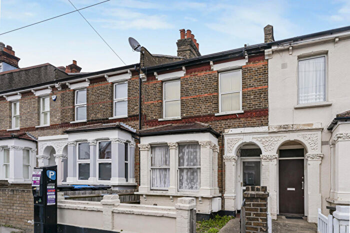 2 Bedroom Apartment For Sale In Stanger Road, Norwood Junction, SE25