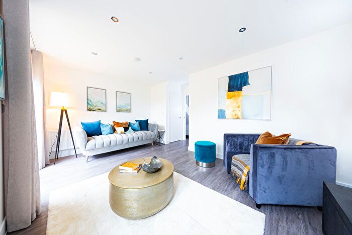 4 Bedroom Semi-detached House For Sale In Sheepfold Lane, Cambridge, CB23